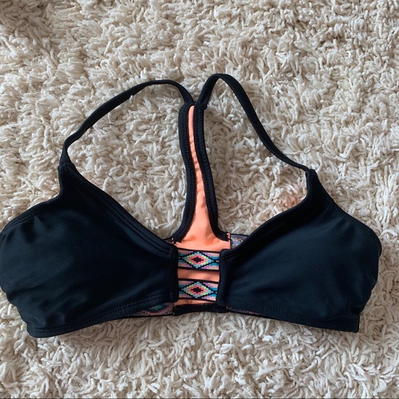 Bikini - Picture 3 of 8